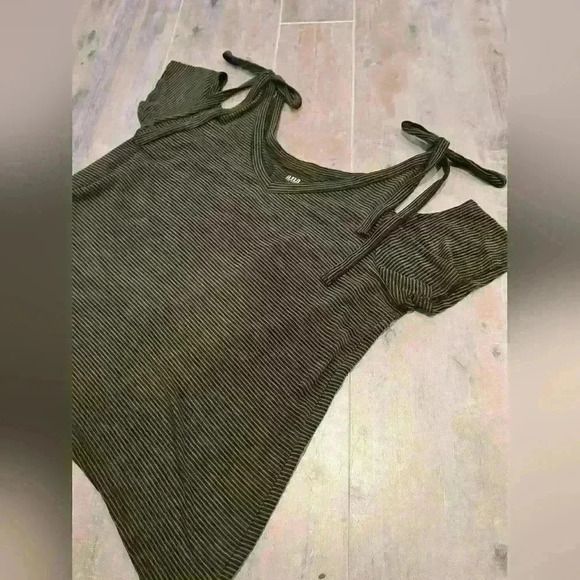 A.n.a. Off-the-Shoulder Striped Top - Picture 6 of 10